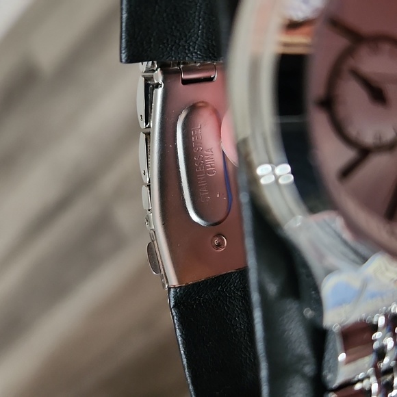 NWT L&Co Men's Stainless Steel watch, wallet, and refillable pen gift set - Picture 3 of 8